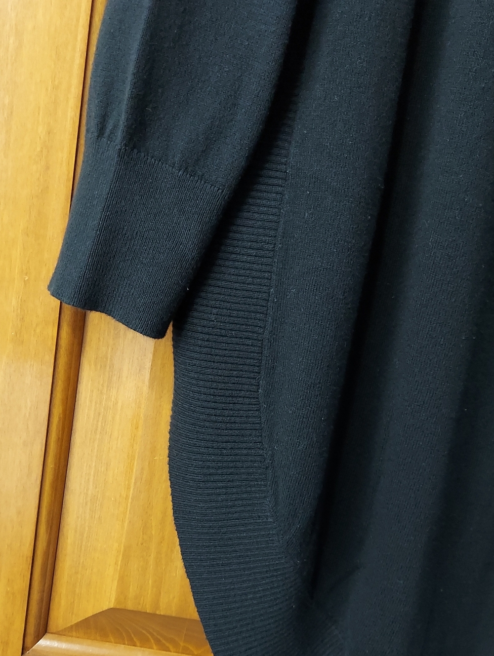 Express Oversized Black Boatneck Knit Top With Ribbed Hem All Around Size Medium - Picture 2 of 8